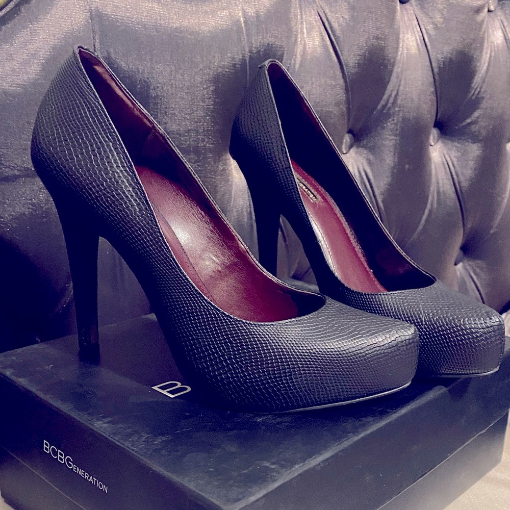 BCBG size 9 Black snake skin heels. New!